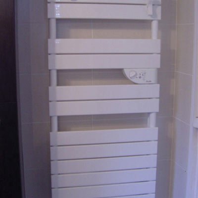 Installation radiateur sèche serviette ASPRO BATIMENT